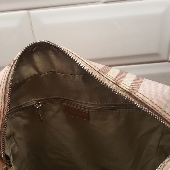 🎉Host Pick🎉 BURBERRY Candy Nova Shoulder Bag - Picture 8 of 8